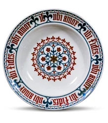 Puginin suunnittelema Minton-astia, 1851 (keramiikka).